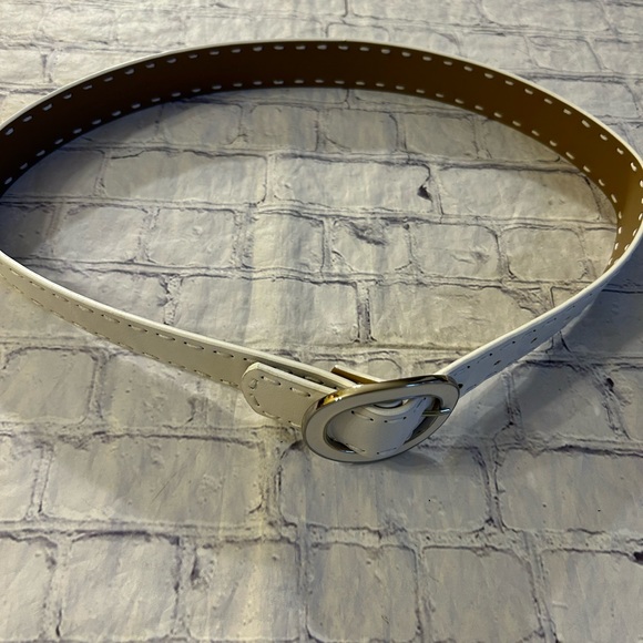CREAM WITH SILVER TONE HARDWARE WOMENS VEGAN STITCHING BELT SIZE LARGE - Picture 7 of 10